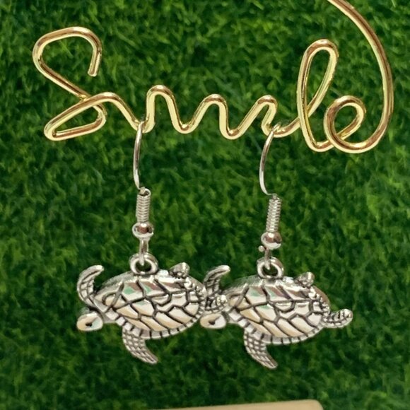 Turtle Earring, Turtle Jewelry, Silly Animal Earring, Gift Idea, Beach Jewelry - Picture 3 of 7